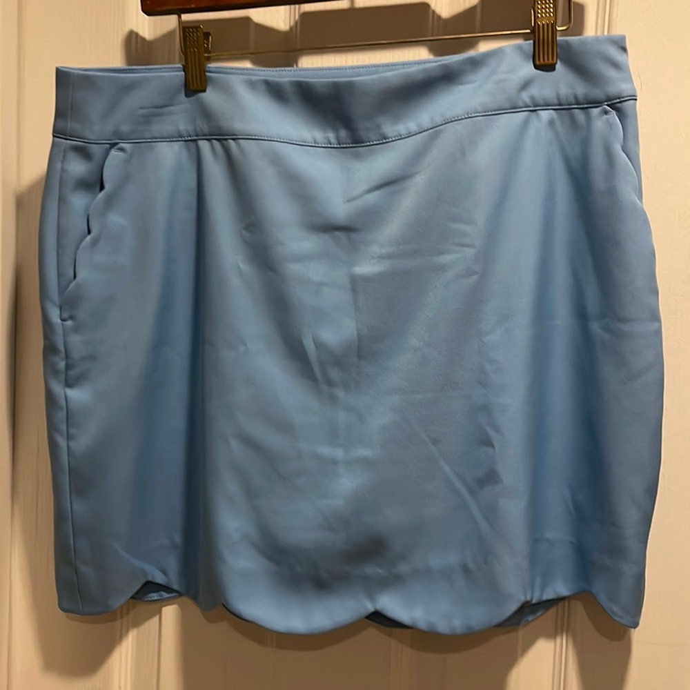 Vineyard Vine Ladies 14 powder blue scalloped hem skort